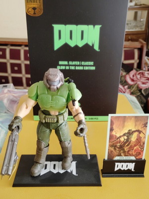 Doom Slayer Classic Glow in the Dark Edition figure