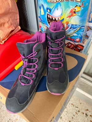 Geox Boot Size 35 Like New, Black with Pink Details
