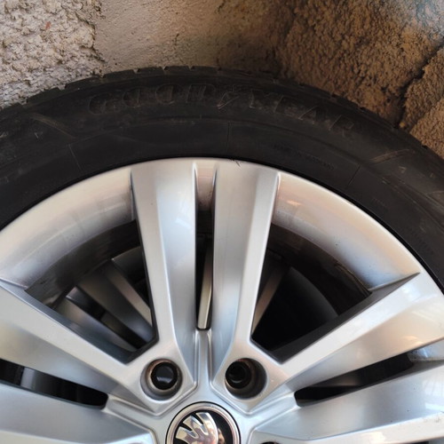 Skoda Kodiaq Genuine Rims 17" with Used Goodyear Tires 215/65 R17