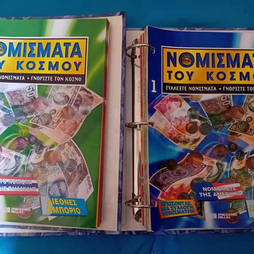 World Coins Collections like new, 3 binders with 75 issues