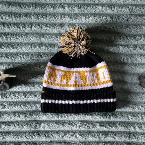 Billabong hat like new, one size, black and orange