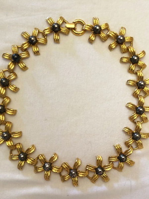 Vintage necklace used, gold color, very good quality