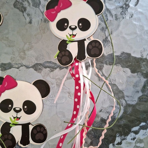 Wooden panda decorations like new, set of 3 with magnets and ribbons