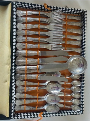 Σετ μαχαιροπίρουνα ανακαινισμένα, 12 κουταλάκια, 12 κουτάλια, 12 πιρούνια, 12 μαχαίρια, μεγάλη πιρούνα και κουτάλα