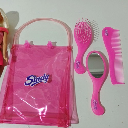 Sindy Hasbro 90's doll with mirror and brush, like new