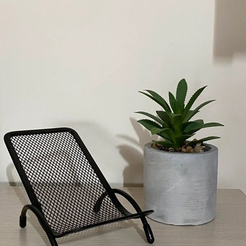 Mobile phone stand chair black, like new