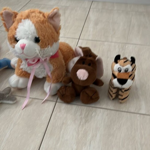 Stuffed toys like new, pack of 6 pieces