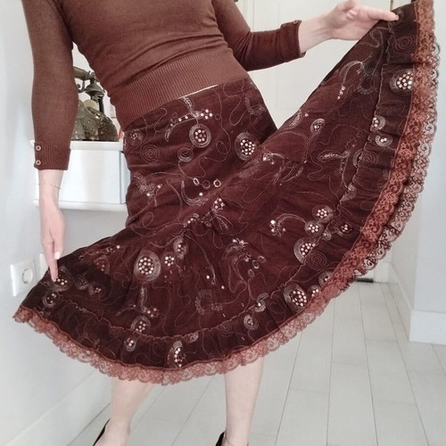 Vintage corduroy skirt Queen No.48 like new, brown with lace and sequins