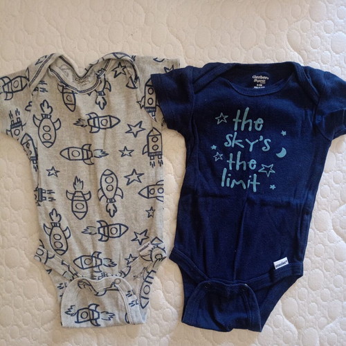 Gerber Baby Onesies used, size 0-3 months