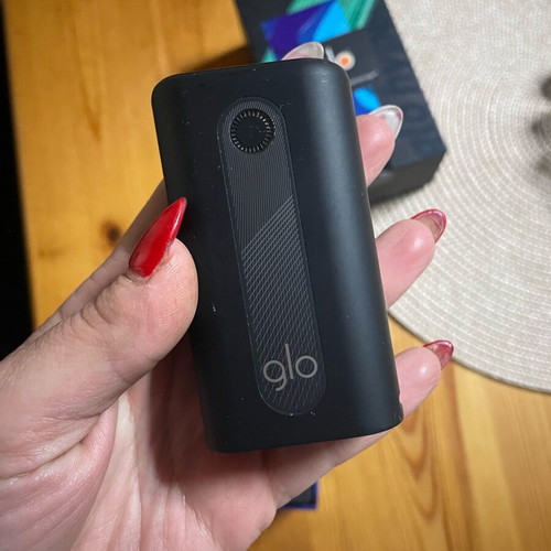 Glo Hyper Starter Kit used with cleaning brush and USB-C cable