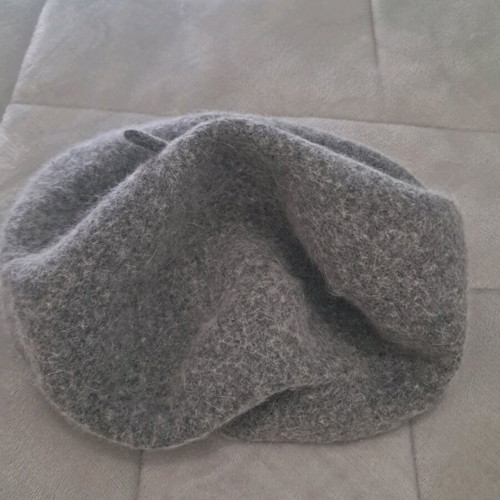 Benetton gray wool beret like new