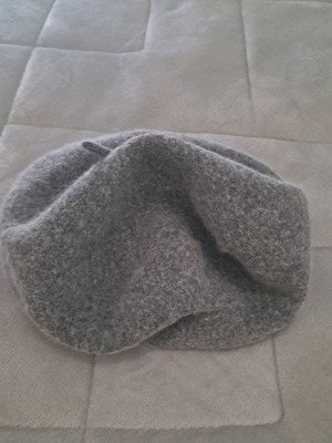 Benetton gray wool beret like new