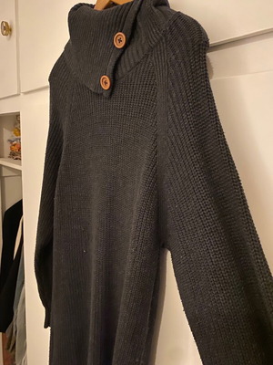 Long sweater like new, size Medium
