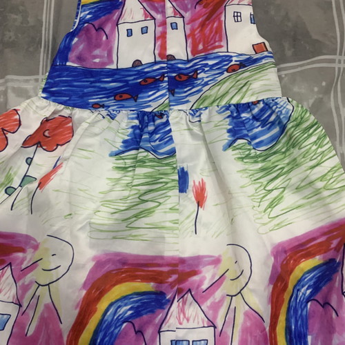 Girls' dress 3-4 years with childlike drawing and bright colors
