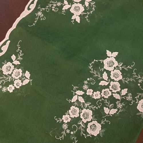 Silk Tablecloth emerald green 1.75x1.30 m set with 6 napkins like new