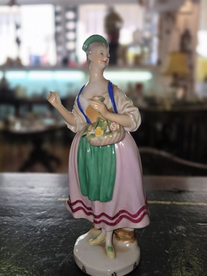 Augarten Wien Austria porcelain figurine 23 cm handpainted used