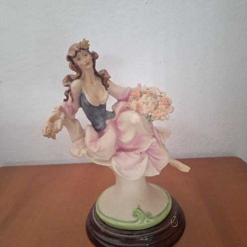 Capo di Monde decorative figurine 22cm height like new with base