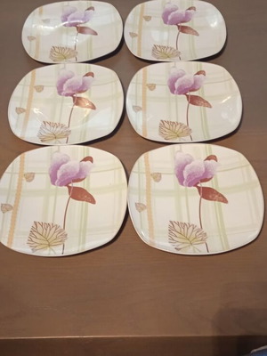 Small porcelain plates like new, set of 6, 25 years old