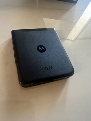 Motorola Razr 40 Ultra used, premium foldable smartphone, 256GB, black