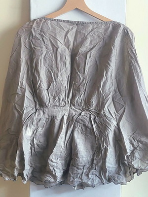 Lynne beige blouse, size Small / Medium