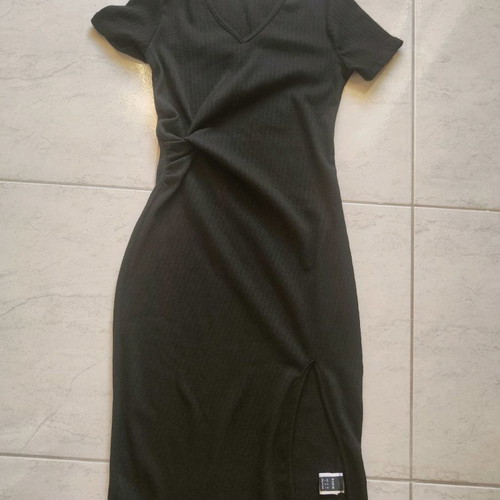 Dresses used, pack of 2 white and black, size Medium