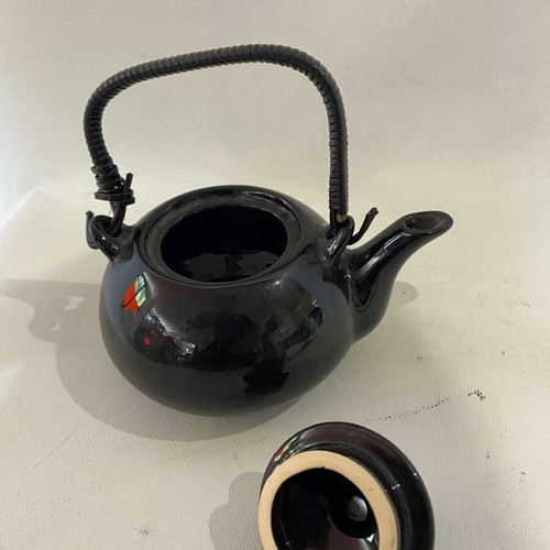 Ceramic teapot Taiwan vintage used 17x16 cm