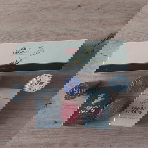 Famous Grouse покер комплект като нов с чипове и карти за игра