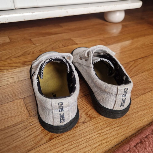 Gray fabric sneakers for boys size 27 like new