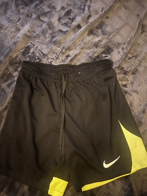 Nike running shorts used, medium size, black and green