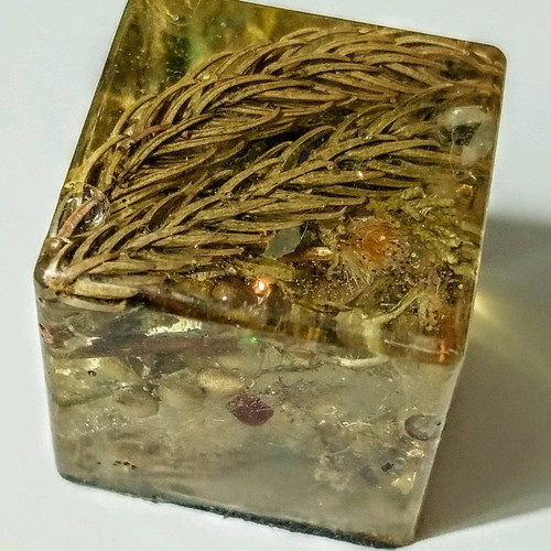 Decorative piece with flowers new, epoxy resin with dried flowers