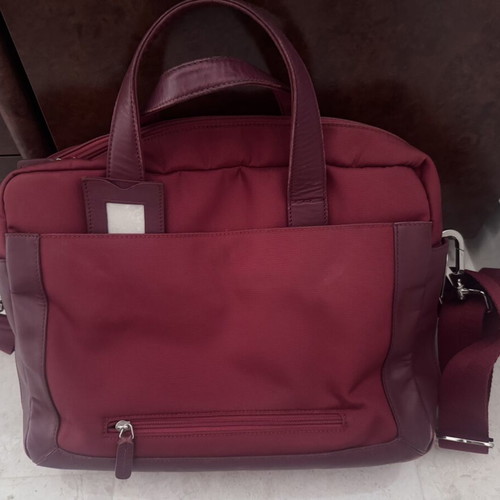 Nava laptop bag with multiple compartments