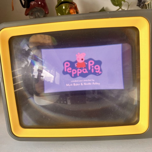 Retro mobile phone screen magnifier