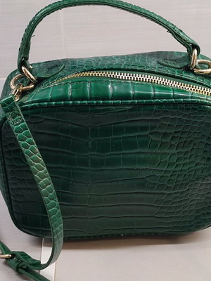 Green crossbody bag like new made of faux leather