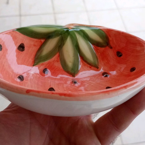 Ceramic strawberry bowls set of 3 used