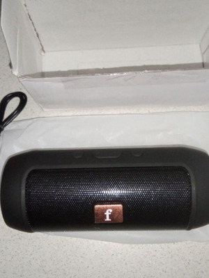 Portable speaker new, easy connection with mobiles and tablets