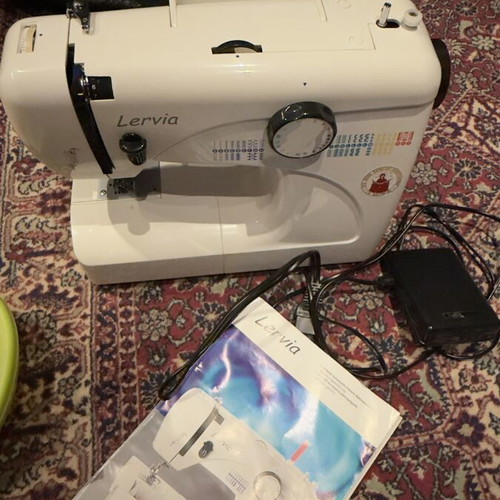 Lervia KH 4000 sewing machine with pedal, manual and box
