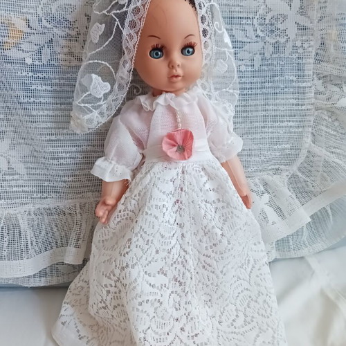 Bride doll like new from the last century 70 years old