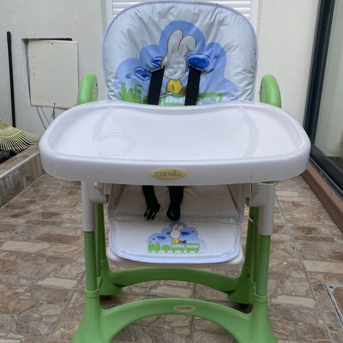 Child high chair for feeding