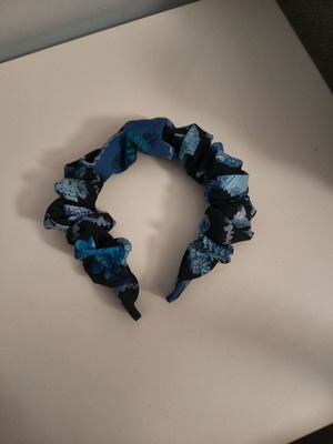 Hemithea headband with blue shades like new