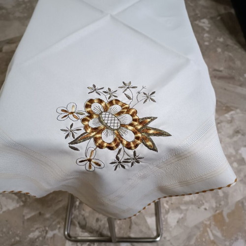 Machine Embroidered Tablecloth 70×70 cm like new