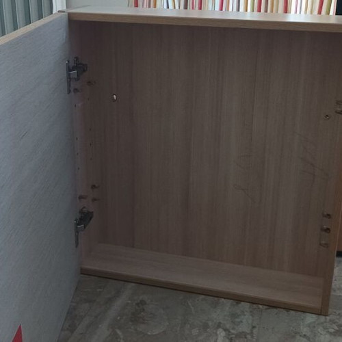 Wall cabinet used with two shelves wood color