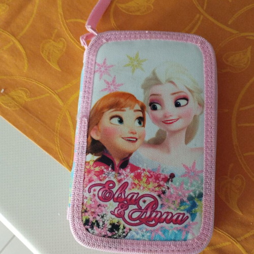 Elsa and Anna pencil case like new, Frozen