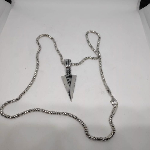 Men's Arrow Pendant Necklace like new, silver vintage style