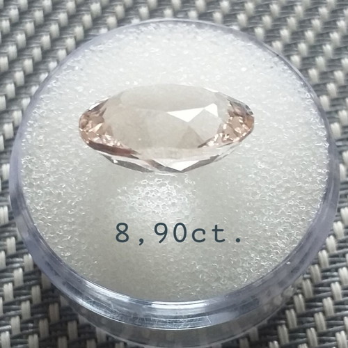 Topaz Imperyal 8.90ct natural oval cut from Australia, new