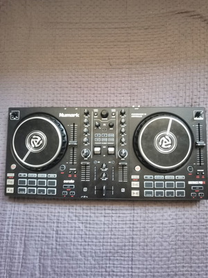 Numark Mixtrack Pro FX DJ controller like new