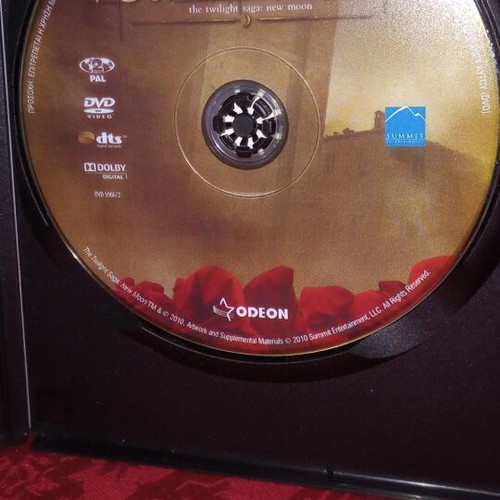New Moon DVD used, with subtitles