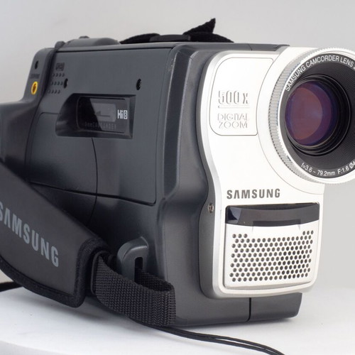 Samsung VP-L610 (PAL) 8mm Hi8 Camcorder used, battery and charger included