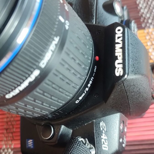 Olympus E420 DSLR camera like new with 2 lenses 17.5-45mm & 40-150mm telephoto