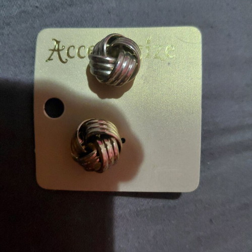 Earrings like new, silver color
