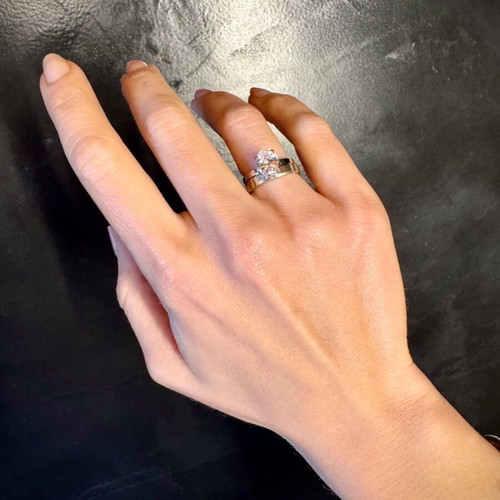 Oval solitaire ring white zircon 14K white gold like new